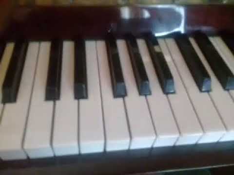 პიანინოზე დაკვრა